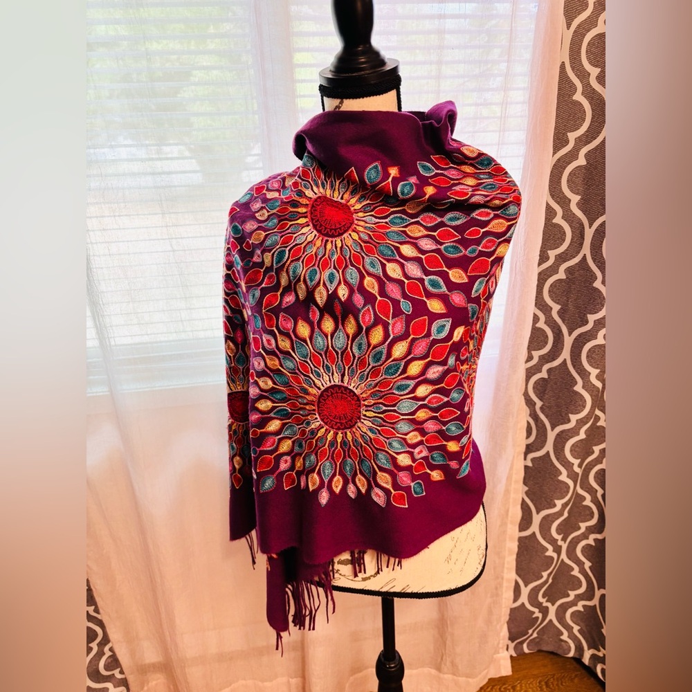 Colorful Embroidered wrap - Picture 3 of 10